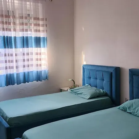 Séjour chez l'habitant With Shared Bathroom Tirana